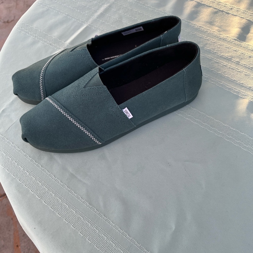 TOMS KROST women’s Slip-On Loafers in Forest Green Canvas SIZE 9 BRAND NEW